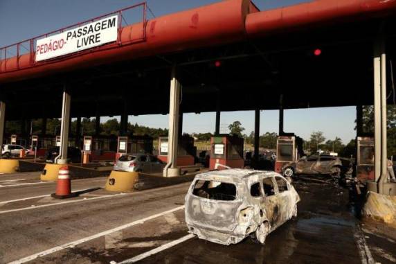 Motorista envolvido em acidente
que causou incêndio em pedágio da freeway estava alcoolizado - foto 2