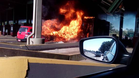 Motorista envolvido em acidente
que causou incêndio em pedágio da freeway estava alcoolizado - foto 4