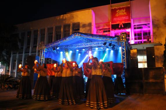 Público presente acompanhou apresentações de canto, dança e flauta