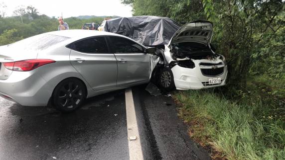 Dois mortos e dois feridos em colisão frontal na RS 239, em Rolante - foto 3