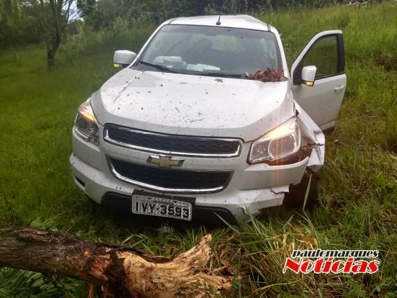 Caminhonete fica destruída após aquaplanagem
na RSC 472 em Santa Rosa - foto 6