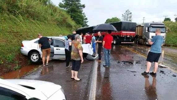Acidente na BR 386 em Carazinho deixa dois mortos - foto 2