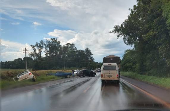 Acidente envolve cinco veículos na RS 344, no trajeto entre Santa Rosa e Giruá - foto 2