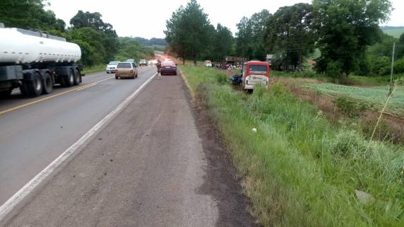 Colisão entre ônibus e
automóvel deixa quatro mortos na BR 386 em Carazinho - foto 5