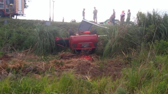 Acidente grave em Irani com o ônibus da banda Nave Som e vítima presa nas ferragens - foto 2