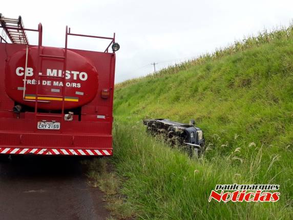 Jovem fica ferida em saída de pista na BR 472
em Três de Maio - foto 2