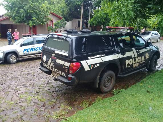 Polícia encontra corpo
de ex-namorada do motorista morto na RS 305 em Horizontina esfaqueado dentro de casa - foto 4