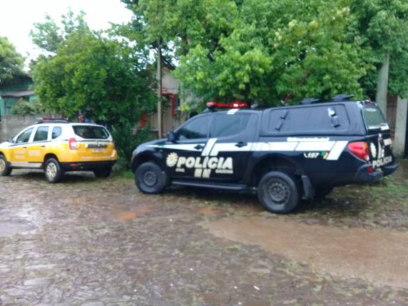 Polícia encontra corpo
de ex-namorada do motorista morto na RS 305 em Horizontina esfaqueado dentro de casa - foto 6