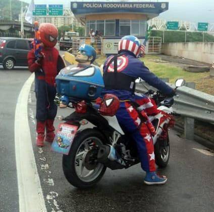 PRF apreende motocicleta de 'super-heróis' na Ponte Rio-Niterói - foto 2