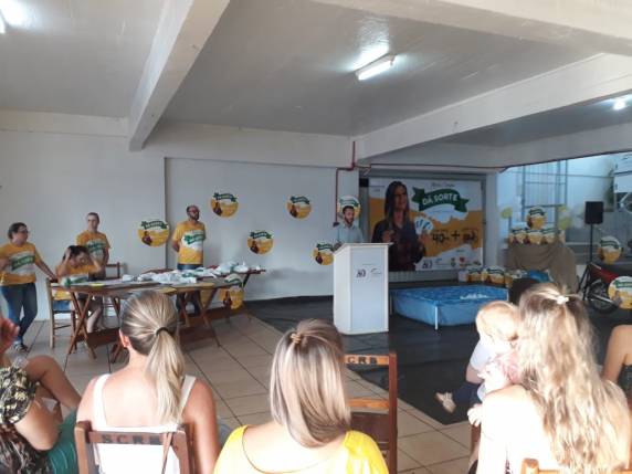 Cliente da Loja Lana é contemplada com a Moto Biz do 

Promocional Minha Compra da Sorte - foto 3