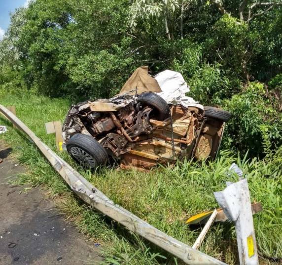 Grave acidente entre dois carros deixa uma pessoa morta e várias feridas em Dionísio Cerqueira - foto 2