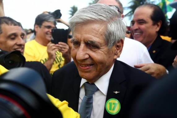 Presidente eleito Jair 

Bolsonaro afirmou, neste sábado (29), que pretende flexibilizar a posse de armamento através de decreto