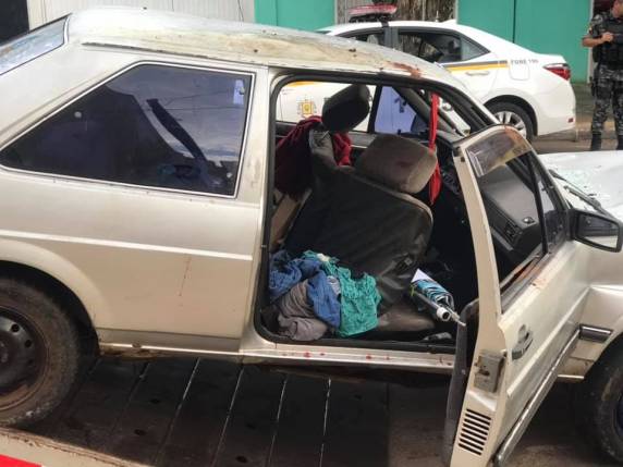 Motorista foge de abordagem da BM e bate veículo em poste, em Cruz Alta - foto 3