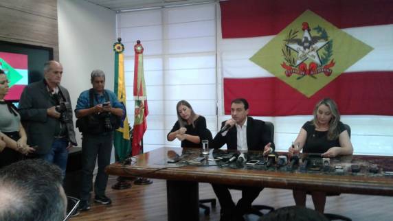 Carlos Moisés (PSL) afirma que quer economizar R$ 1 bilhão em 2019. Enxugamento da máquina pública e uso de tecnologia estão entre as prioridades para economia