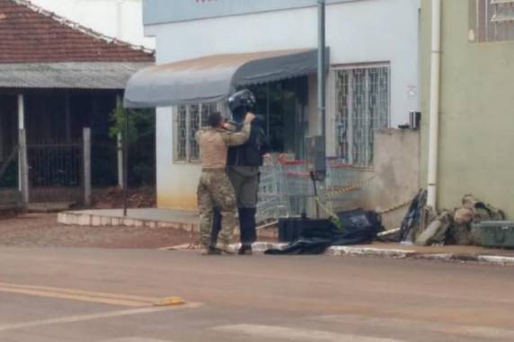 Vítima teve a família mantida refém por quadrilha durante assalto a agência