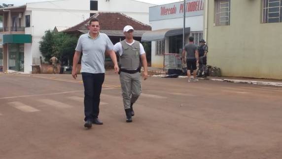 Após oito horas, falso explosivo é retirado de corpo de gerente de banco no norte do RS - foto 2