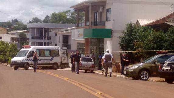 Após oito horas, falso explosivo é retirado de corpo de gerente de banco no norte do RS - foto 4