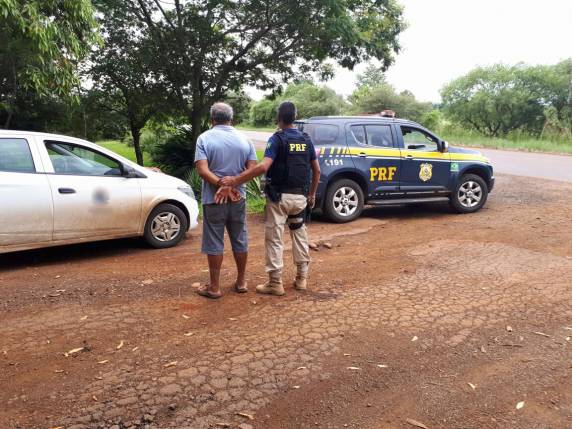 Motorista estava com o veículo oficial no momento da abordagem