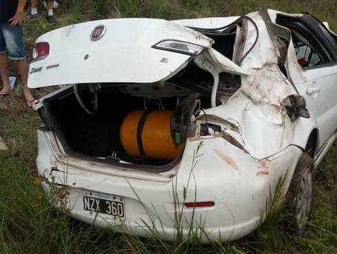 Quatro argentinos ficam feridos em capotamento na BR 290 em Alegrete - foto 2