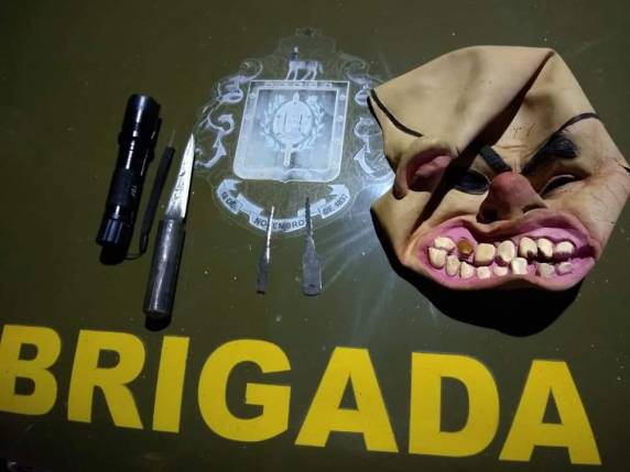 Indivíduo tentou fugir pulando muros das casas