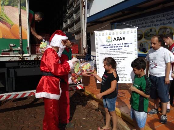 Apae de Três de Maio recebe doações - foto 2