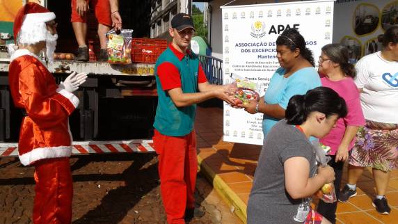 Apae de Três de Maio recebe doações - foto 4