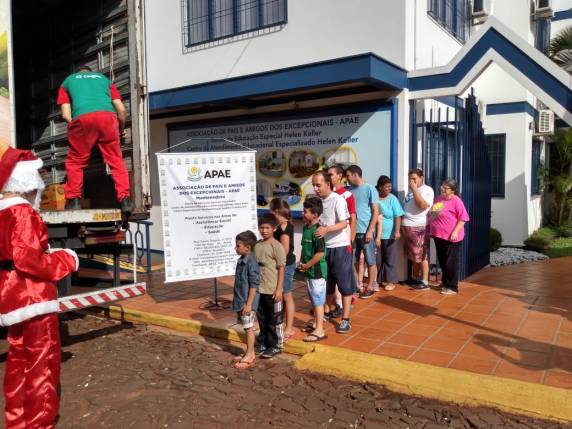 Apae de Três de Maio recebe doações - foto 6