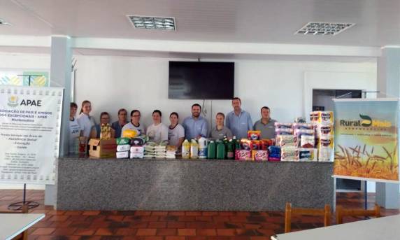 Apae de Três de Maio recebe doações - foto 7