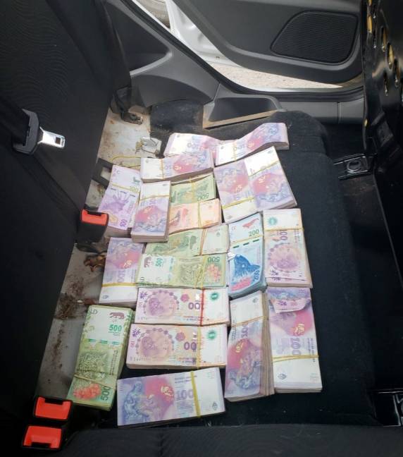 Casal é preso no planalto catarinense com mais de dois milhões de pesos argentinos sem comprovação de origem - foto 3