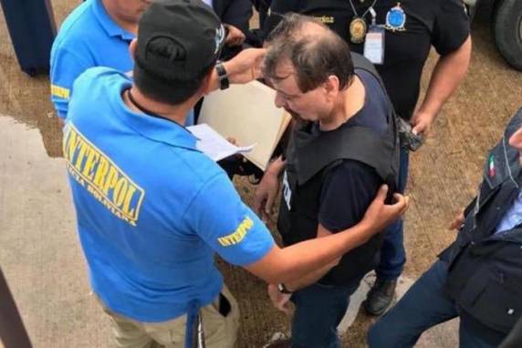 Bolívia devolve Cesare Battisti à Itália em operação cinematográfica