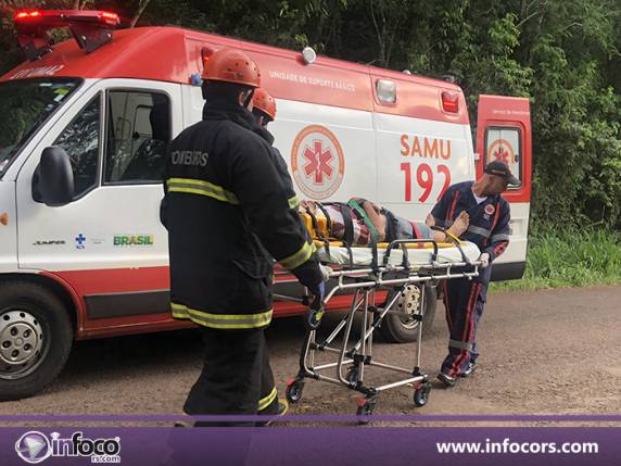 Caminhão tomba e deixa motorista ferido na ERS 591 entre FW - Ametista do Sul - foto 2