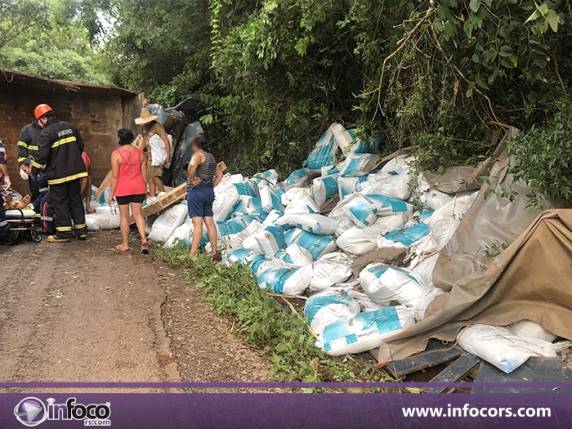 Caminhão tomba e deixa motorista ferido na ERS 591 entre FW - Ametista do Sul - foto 3