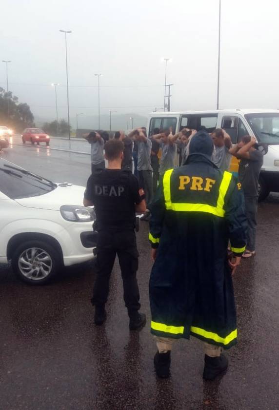 Presos de regime semiaberto são flagrados com maconha, celulares e dinheiro na BR 101 em Tubarão - foto 3