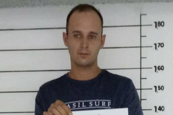 Homem estava sendo procurado pela polícia desde 2016 e foi detido enquanto trabalhava em um estabelecimento comercial