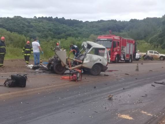 Grave acidente envolvendo carro com placas de Passo Fundo deixa dois mortos - foto 3