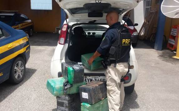 PRF apreende 112 kg de maconha na BR 101 em Itapema - foto 2