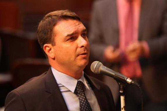 Filho do presidente afirmou, em entrevista a emissora de TV, que título de R$ 1 milhão foi usado para pagar o mesmo imóvel