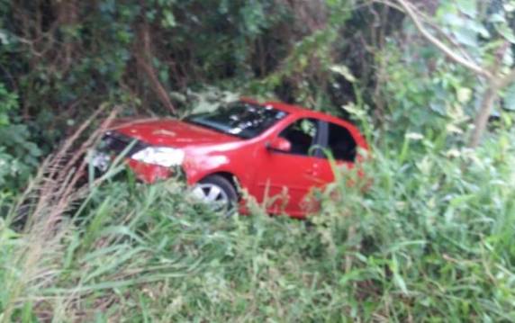 A ocorrência envolveu dois automóveis e um caminhão