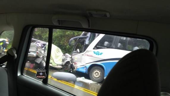 Duas mulheres e uma criança morrem em grave acidente envolvendo camionete de Xaxim na Serra Dona Francisca - foto 2