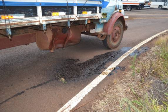 Carro e caminhão colidem no trevo de acesso a Ronda Alta - foto 2
