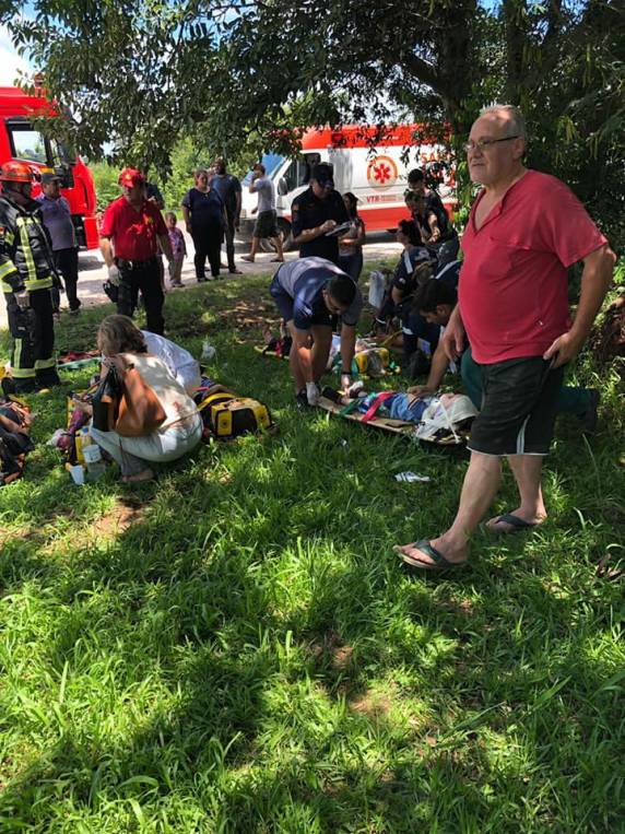 Ônibus tomba e deixa vários feridos na BR 287 entre Santa Maria e São Pedro do Sul - foto 7