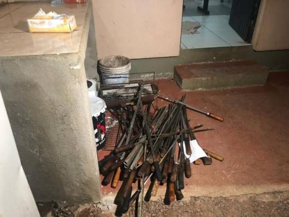 Operação, que ocorreu na madrugada desta terça-feira (22), recolheu ainda máquinas fotográficas e estoques de cocaína