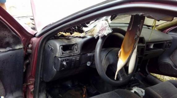 As chamas destruíram as partes plásticas do painel, provocou danos no para-brisa e na parte elétrica. Acidente ocorreu em Laguna