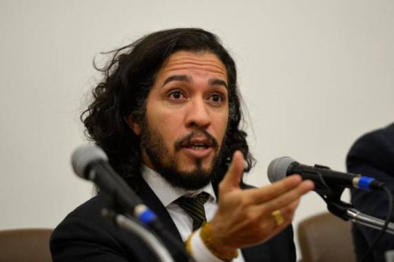 Deputado do PSOL está no Exterior e diz que não retornará mais ao Brasil