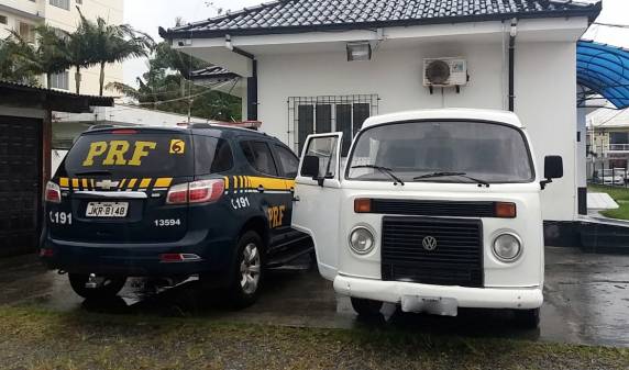 Homem que roubou carga de cigarros é preso minutos depois do crime na BR 470 em Navegantes - foto 2