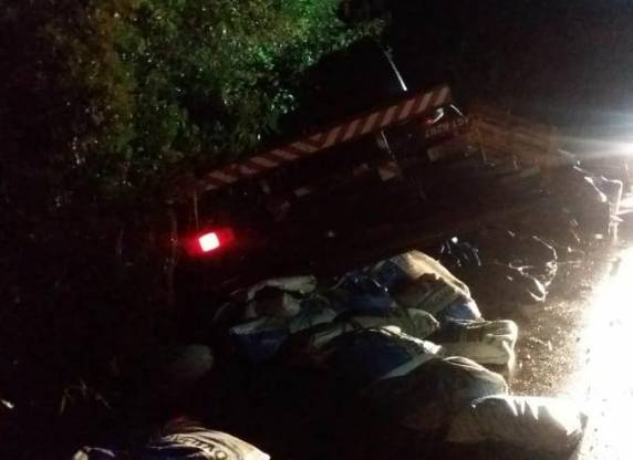Saída de pista aconteceu na noite de quarta-feira (23), no km 54 da rodovia