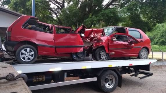 Vítimas estavam em um Uno e um Palio. Acidente foi no km 151 da rodovia
