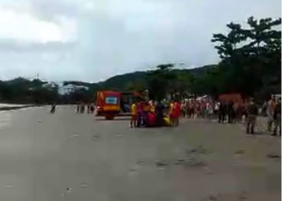 Ele tinha 22 anos, segundo o Corpo de Bombeiros. Populares disseram aos socorristas que a vítima era de Brusque