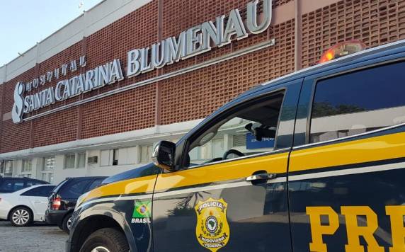 PRF participa de escolta de paciente poli traumatizada de Balneário Camboriú a Blumenau - foto 2