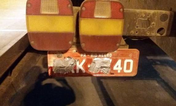 Caminhão com placa adulterada para fugir da fiscalização de peso é flagrado na BR 116 em Mafra - foto 2